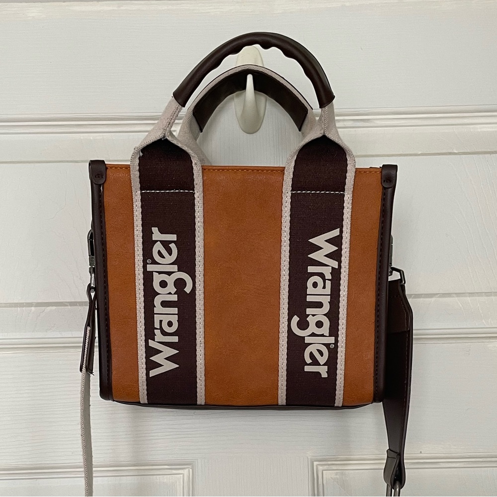 Like new wrangler purse convertible crossbody to handbag